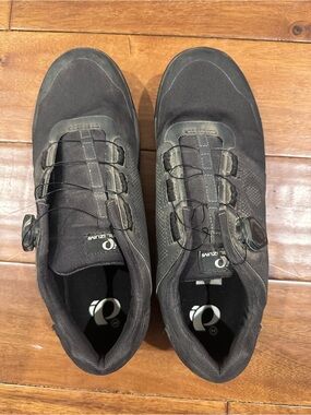 Pearl Izumi Men’s Black Athletic Cycling Shoes with Boa Dial